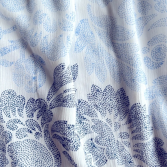 Loft blouse beautiful dotted Flower design - Picture 4 of 10